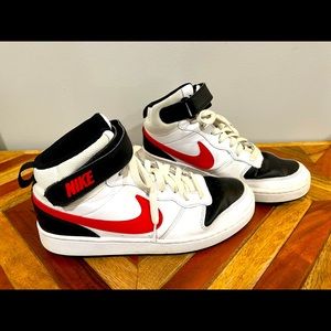 Nike Kids Court Borough 2 Big Kid’s size 7